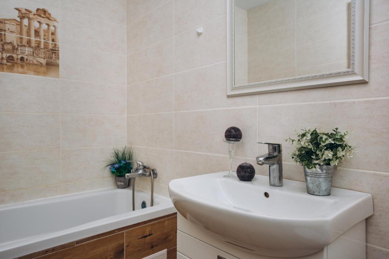 Luxe Apart-Hotel Near Lavina New Building 1 Floor Sumy Luaran gambar
