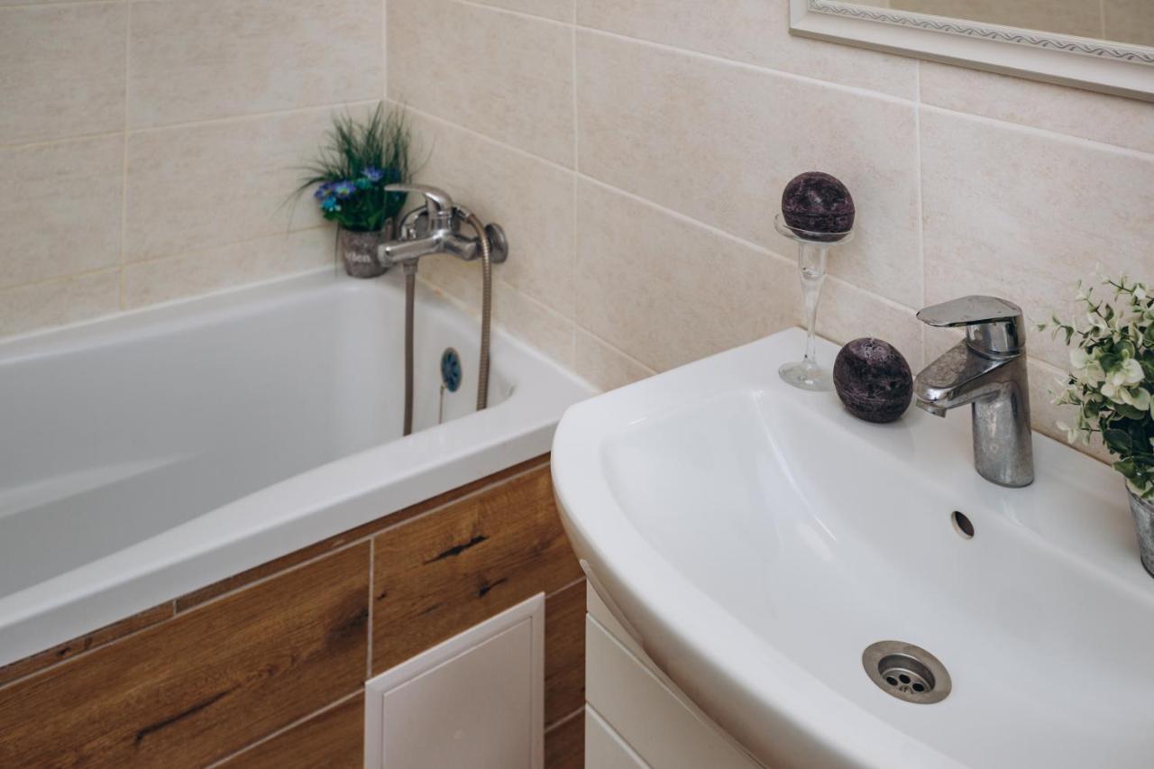 Luxe Apart-Hotel Near Lavina New Building 1 Floor Sumy Luaran gambar